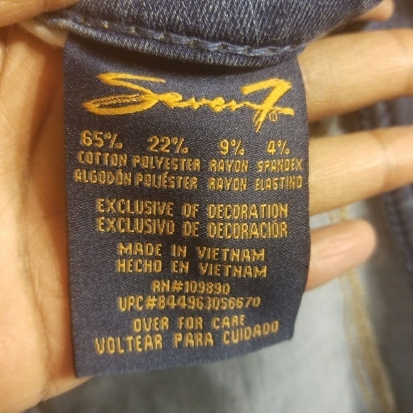 Seven7 Jeans | Light-Washed Cropped Skinny Jeans (Size 8) - Picture 5 of 10